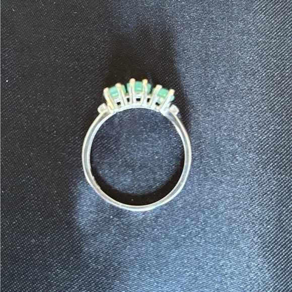 NEW Natural Stone Green Emerald Ring - Size 7 - Picture 4 of 8